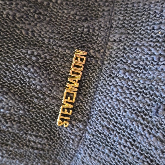 Steve Madden Packable and Stylish Dark Royal Blue Nubby Yarn Cloche Bucket Hat - Picture 2 of 8